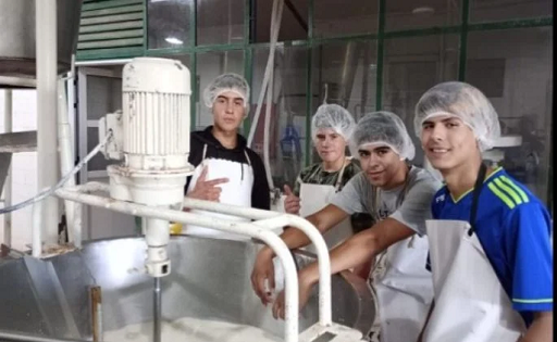 ARGENTINA: Una fábrica láctea renació gracias a la educación y el trabajo comunitario